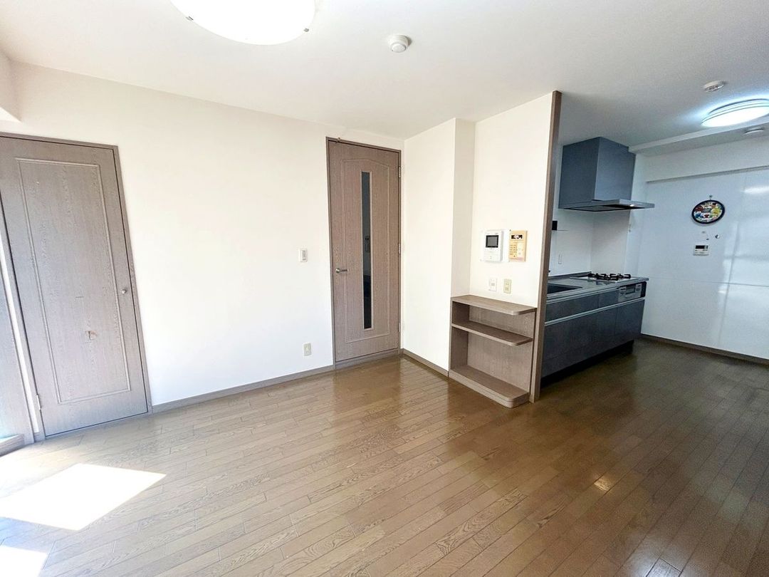 3LDK Apartment for Sale in Asakita Ward, Hiroshima - Thumbnail 2
