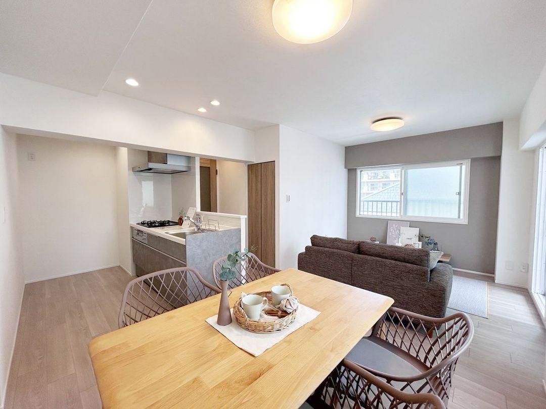 Renovated 2LDK Apartment in Suita, Osaka - Chisan Mansion No.5 Esaka - Thumbnail 2