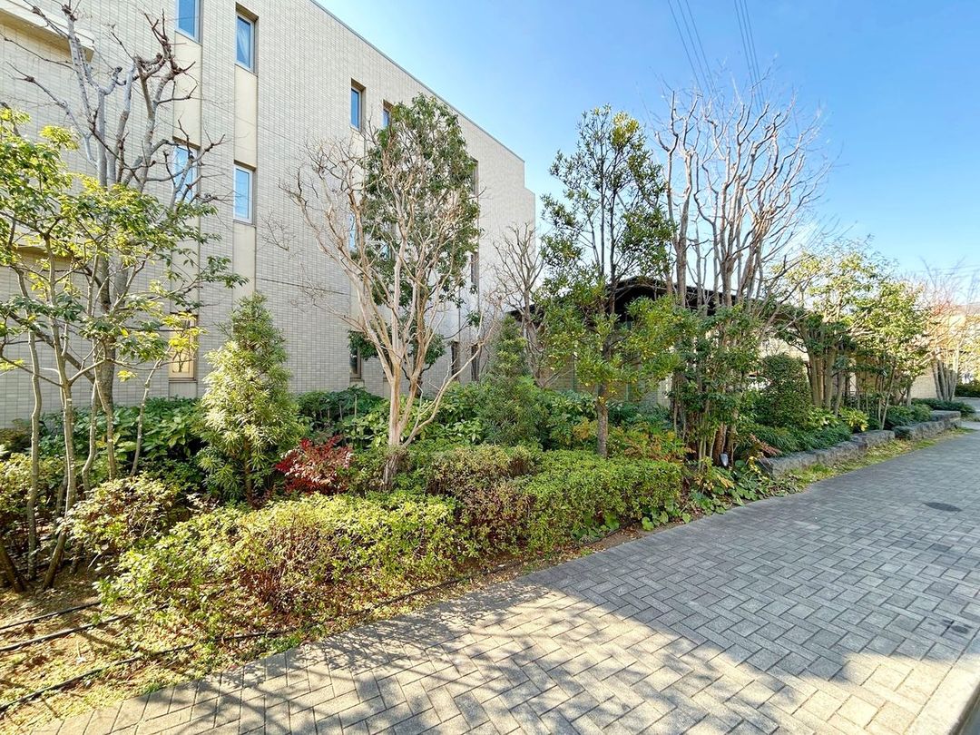 3LDK Apartment in Suginami, Tokyo | Park Homes Zenpukuji River Greenbelt - Thumbnail 2