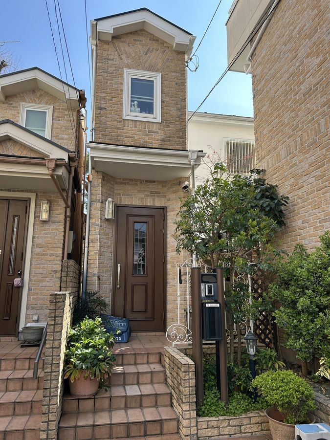 3LDK House for Sale in Setagaya's Kitazawa, Tokyo - Thumbnail 2