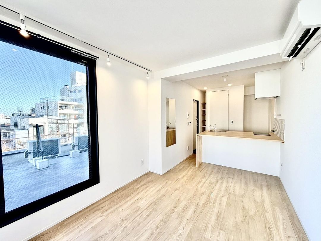 2LDK Designer Apartment in Nakano, Tokyo – 40m² - Thumbnail 4