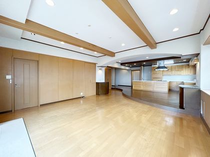 Spacious 3LDK Apartment for Sale in Takaishi, Osaka - Thumbnail 3