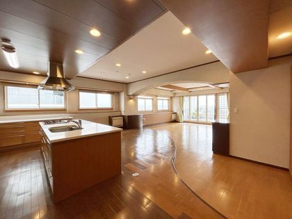 Spacious 3LDK Apartment for Sale in Takaishi, Osaka - Thumbnail 4