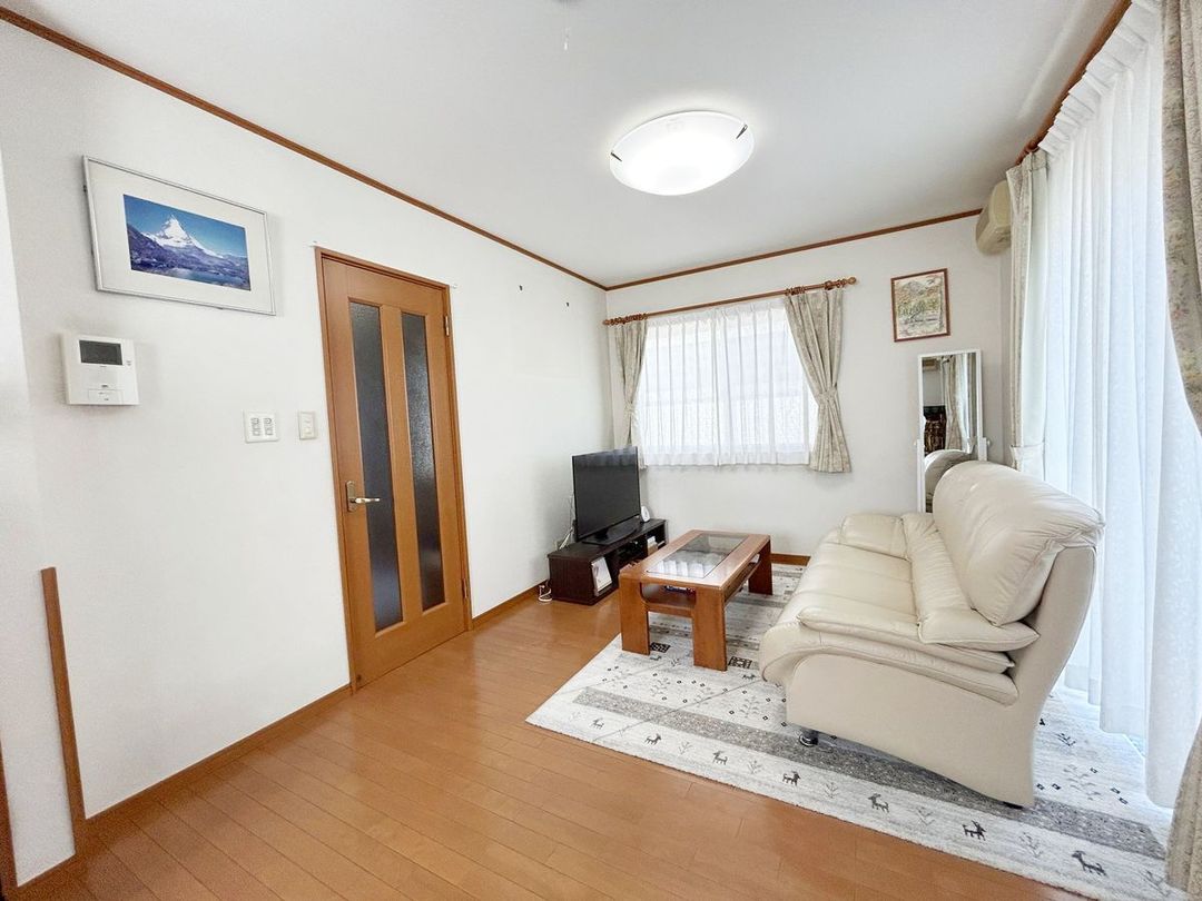 3LDK Detached House for Sale in Kitakokubun, Ichikawa - Thumbnail 2