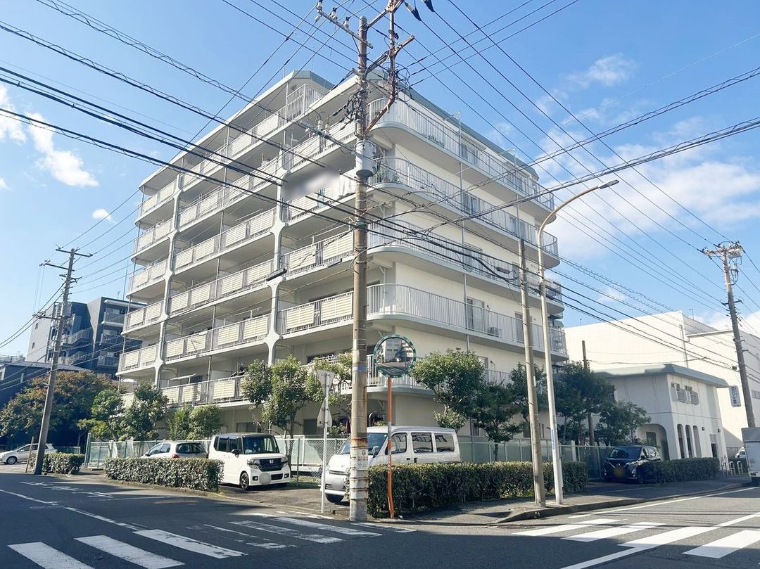 Tsurumi Heights 3LDK Apartment for Sale in Yokohama - Thumbnail 2
