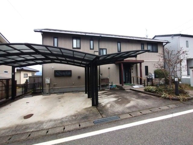 Two-Generation House for Sale in Nagano City Quiet Neighborhood - Thumbnail 2