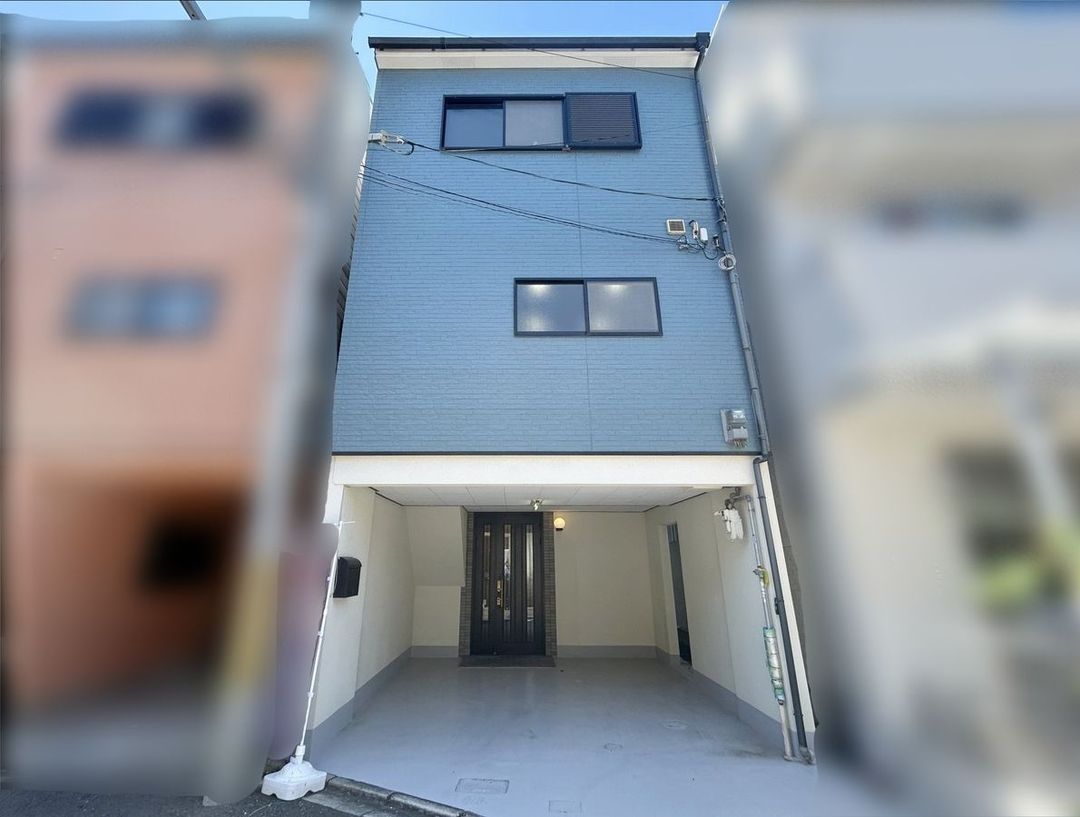 4LDK Detached House for Sale in Daito City, Osaka - Image 1