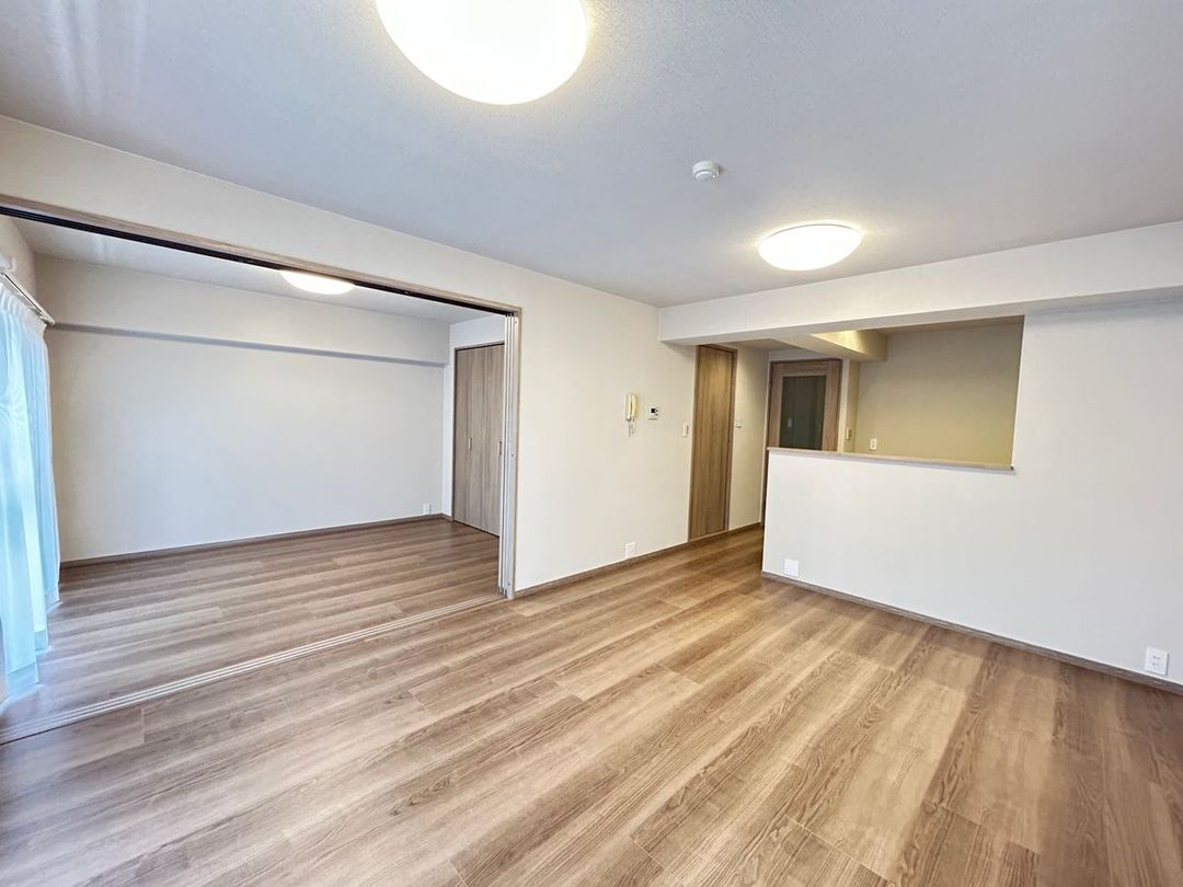 Renovated 3LDK Apartment in Fukuoka City Nishi Ward 64.45m² - Thumbnail 2