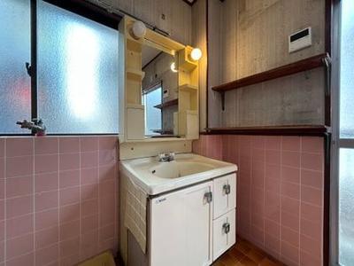 Used 3-Storey House in Tsukamoto, Osaka - 6DK, 151.92m² — Bathroom, Yodogawa, Osaka