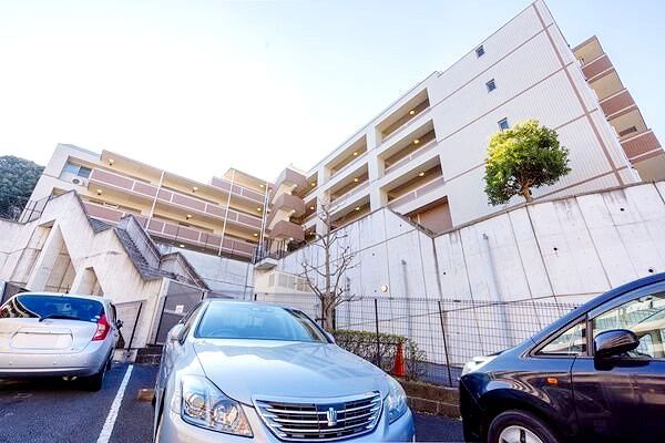 3LDK Apartment for Sale in Tsurumi, Yokohama - 77.91 sqm - Thumbnail 2