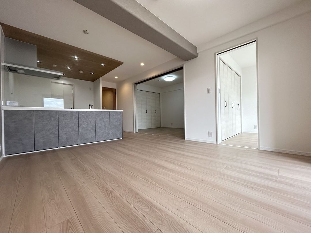 Renovated 3LDK Apartment in Fukuoka's Sawara Ward - Thumbnail 2