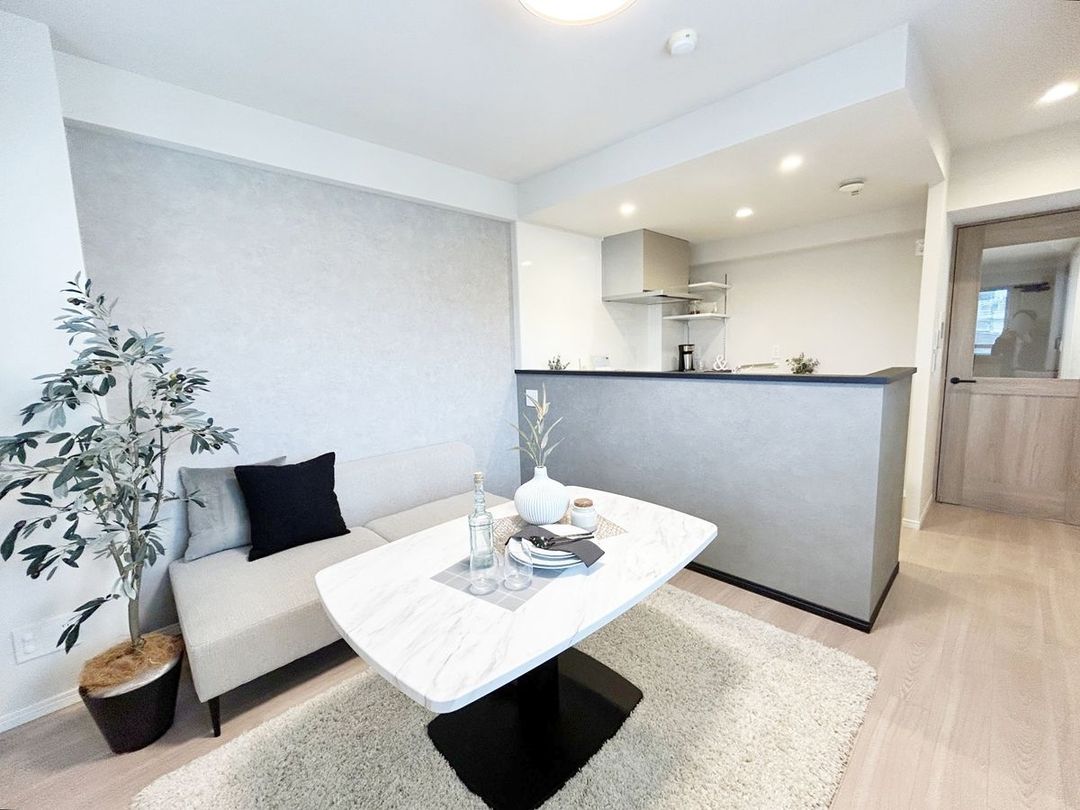 2LDK Apartment in Itabashi, Tokyo - Renovated Corner Unit - Thumbnail 2