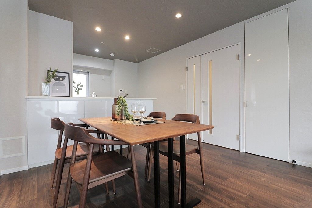 4LDK Apartment for Sale in Higashiosaka, Osaka - Top Floor Corner Unit - Thumbnail 2