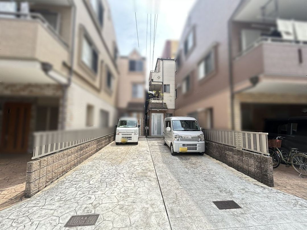 5LDK Detached House for Sale in Suita, Osaka - Thumbnail 2