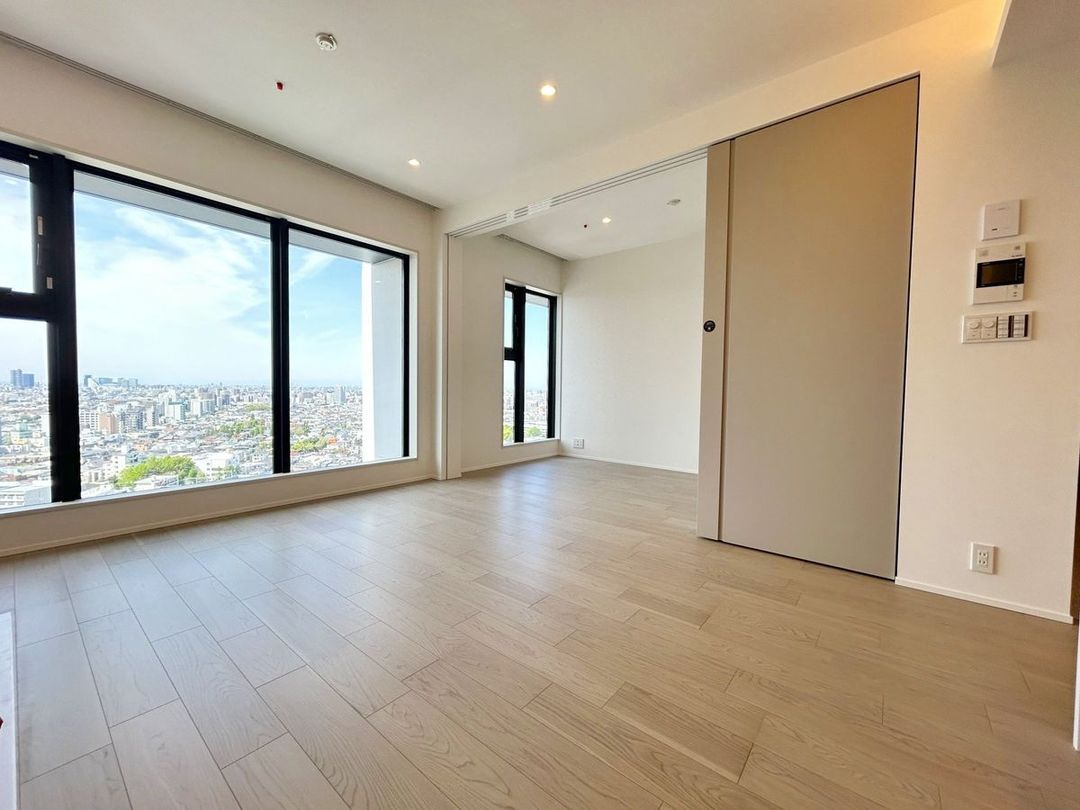 3LDK Apartment for Sale in Minami-Ikebukuro, Toshima City, Tokyo - Thumbnail 2