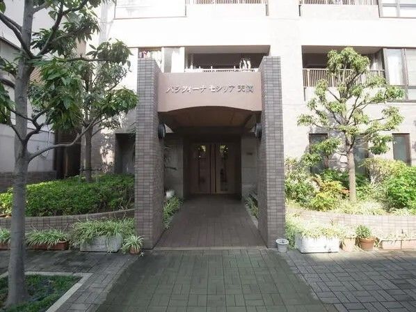 Renovated 2SLDK Apartment in Parazzina Cecilia Tenma, Osaka - Thumbnail 2