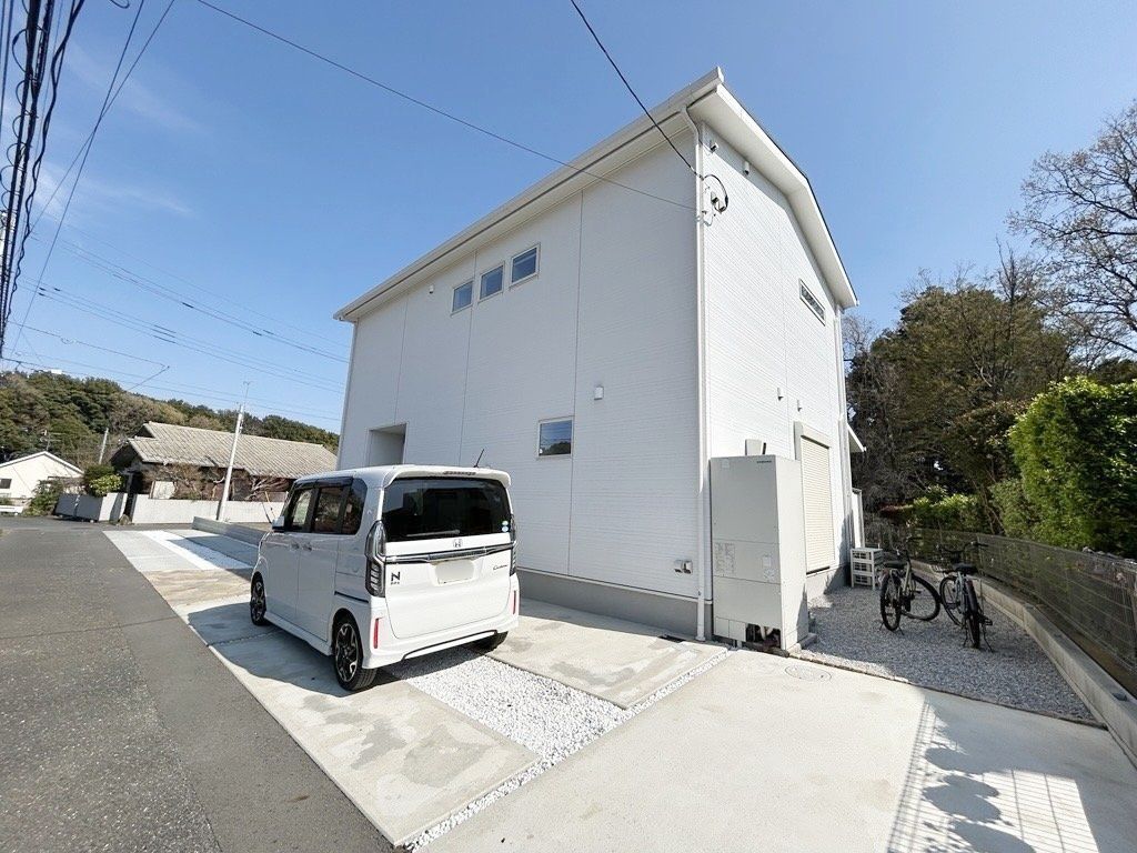 New 5SLDK House with Solar Panels in Saitama's Minuma Ward - Thumbnail 2