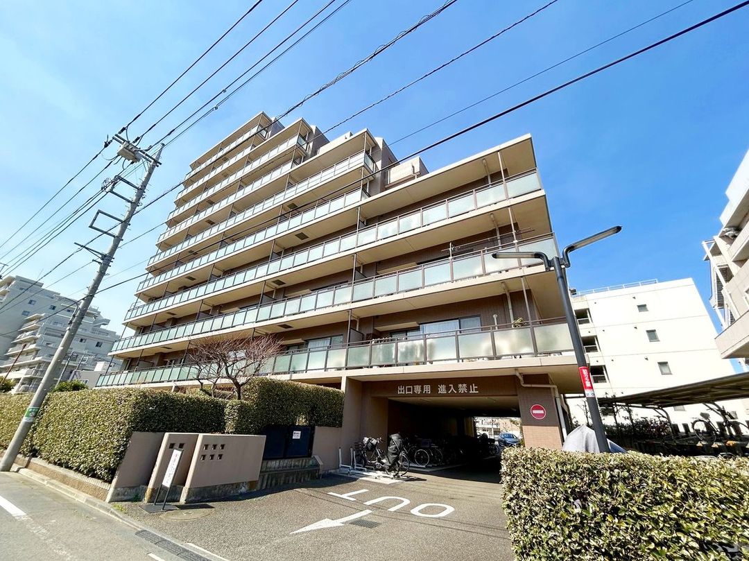 3LDK Apartment with Private Garden in Chofu, Tokyo - Thumbnail 2