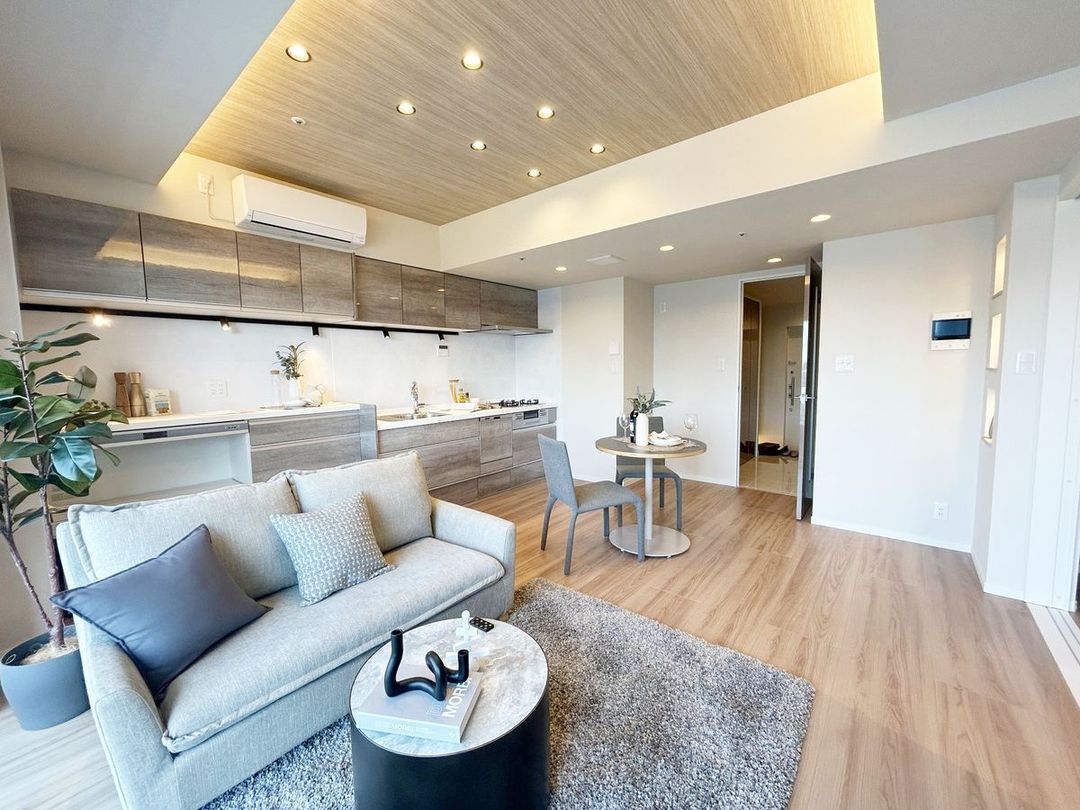 Baycrest Tower 1LDK Apartment for Sale in Minato, Tokyo - Thumbnail 2