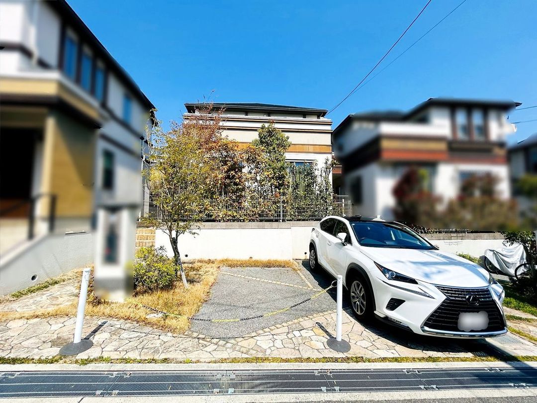 4LDK Detached House for Sale in Toyonaka, Osaka - Thumbnail 2