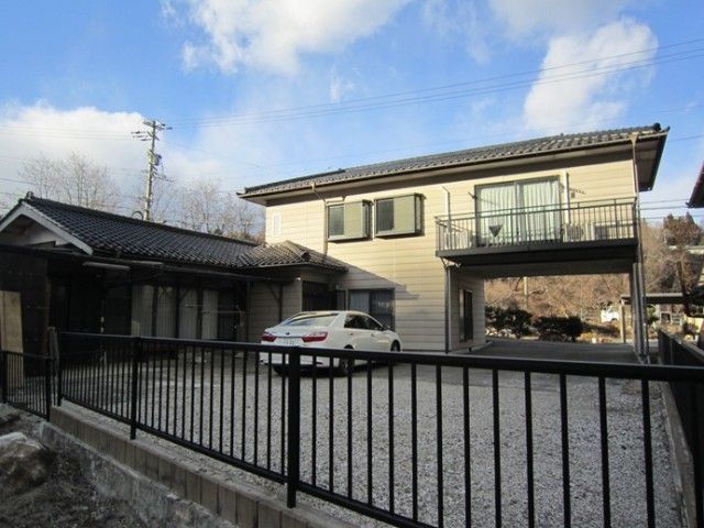 Renovated 6-Bedroom House in Iijima, Nagano with Mountain Views - Thumbnail 3