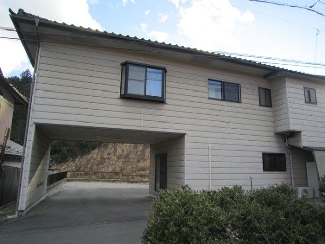 Renovated 6-Bedroom House in Iijima, Nagano with Mountain Views - Thumbnail 4