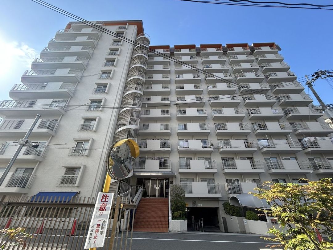 Renovated 1SLDK Apartment for Sale in Heim Kitano, Osaka - Thumbnail 2
