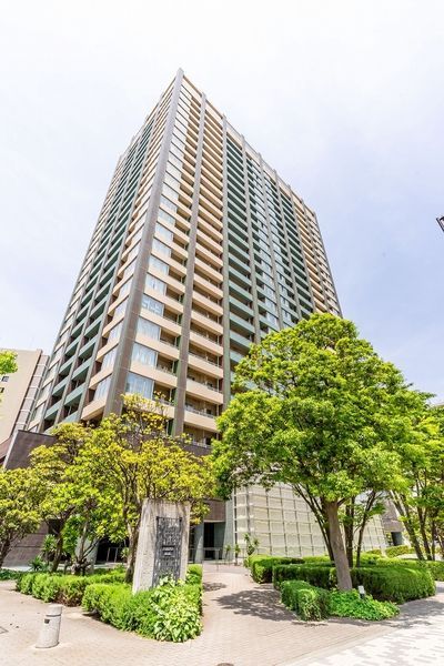 2LDK Apartment for Sale in Ariake, Koto City, Tokyo - Thumbnail 2