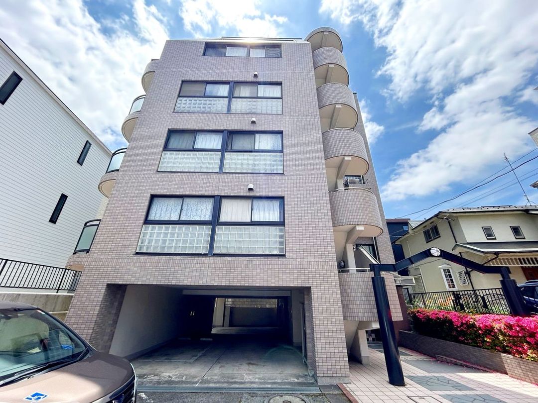 Renovated 3LDK Apartment in Yokohama Kohoku Ward - Thumbnail 2