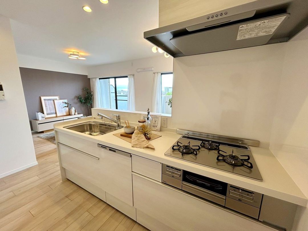 3LDK Apartment for Sale in Yodogawa-ku, Osaka - Thumbnail 2