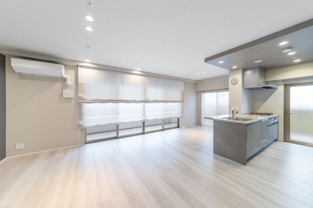 3LDK Top-Floor Apartment in Kashii-hama, Fukuoka - Thumbnail 2