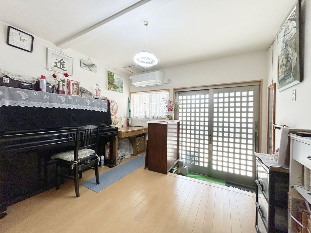 Renovated 5LDK Detached House in Joto-ku, Osaka - Thumbnail 2