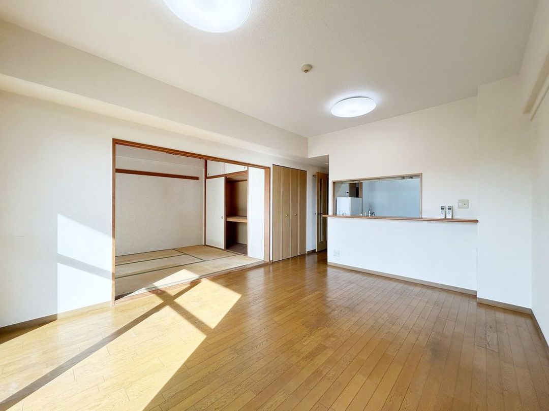 Renovated 3LDK Apartment near Juso Station, Osaka - Thumbnail 2