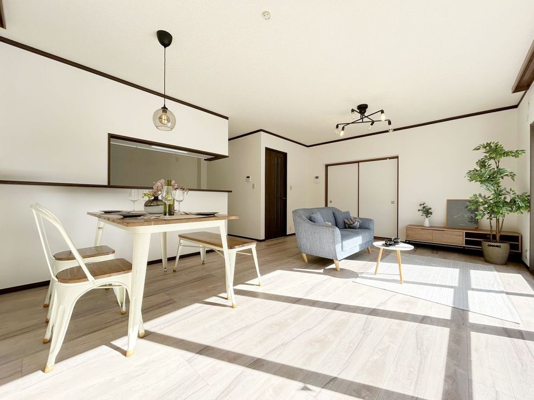 Renovated 5LDK Detached House in Yokohama's Konan Ward - Thumbnail 2