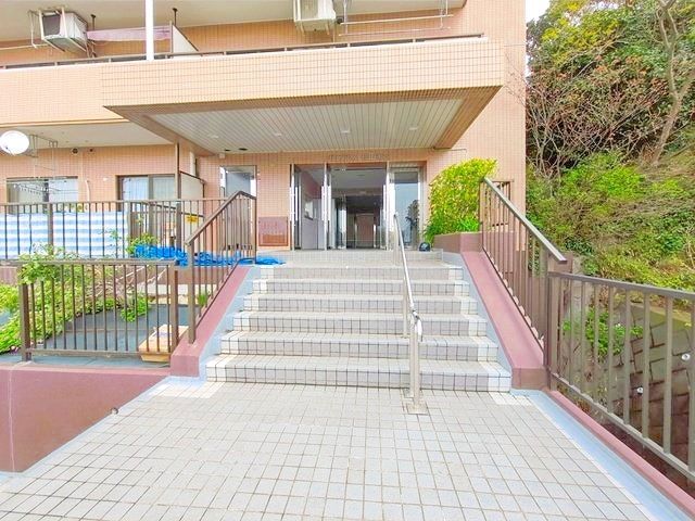Renovated 2SLDK Apartment in Isogo-ku, Yokohama, Kanagawa - Thumbnail 3