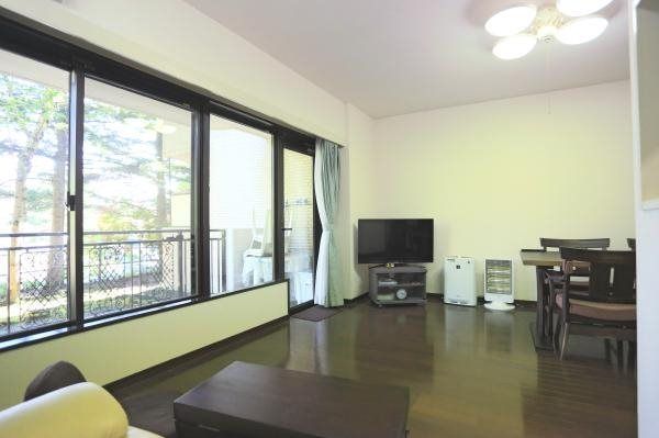 1LDK Pet-Friendly Apartment with Hot Spring in West Karuizawa - Thumbnail 3