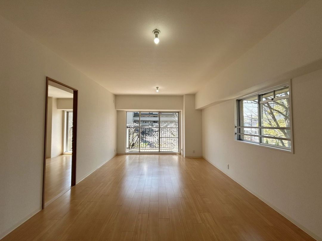 Renovated 3SLDK Apartment for Sale in Suita, Osaka - Thumbnail 2