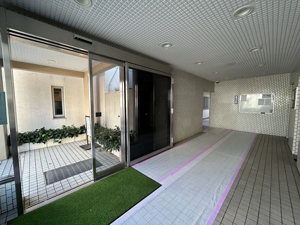 Renovated 2SLDK Apartment with Private Garden in Shinagawa, Tokyo - Thumbnail 2