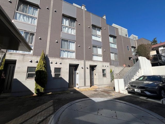 3LDK Maisonette Townhouse for Sale in Suginami, Tokyo - Thumbnail 2