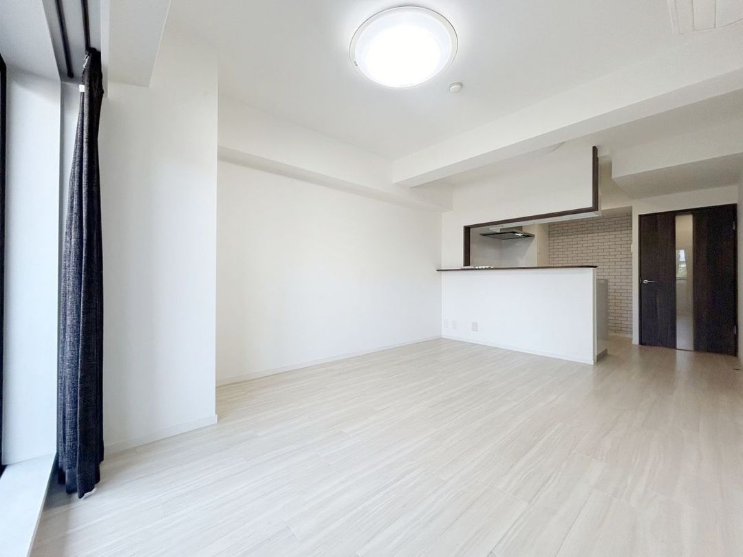2LDK Apartment for Sale in Chuo Ward, Kobe, 66.45 sqm - Thumbnail 2