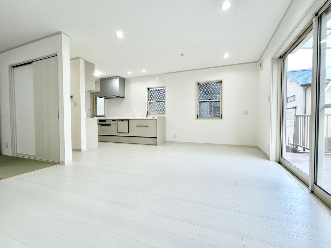 Renovated 3LDK Detached House for Sale in Takatsuki, Osaka - Thumbnail 2