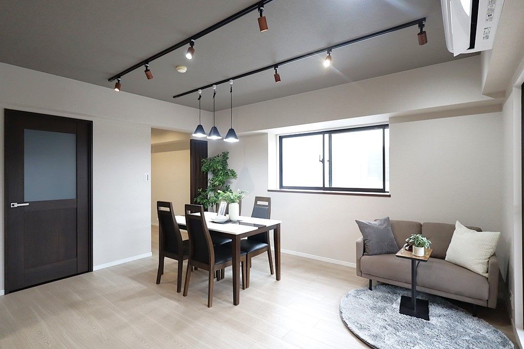 Renovated 2LDK Apartment in Nishinari Ward, Osaka - 56.52 sqm - Thumbnail 2