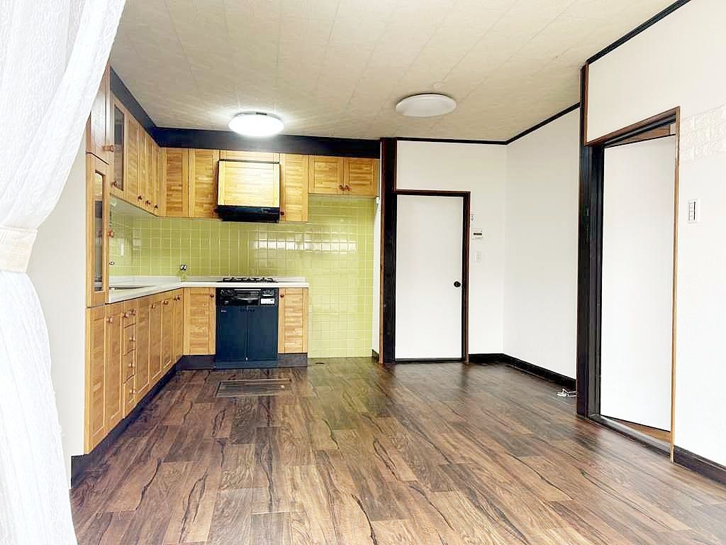 5LDK Detached House for Sale in Sakai Kita Ward, Osaka - Thumbnail 2