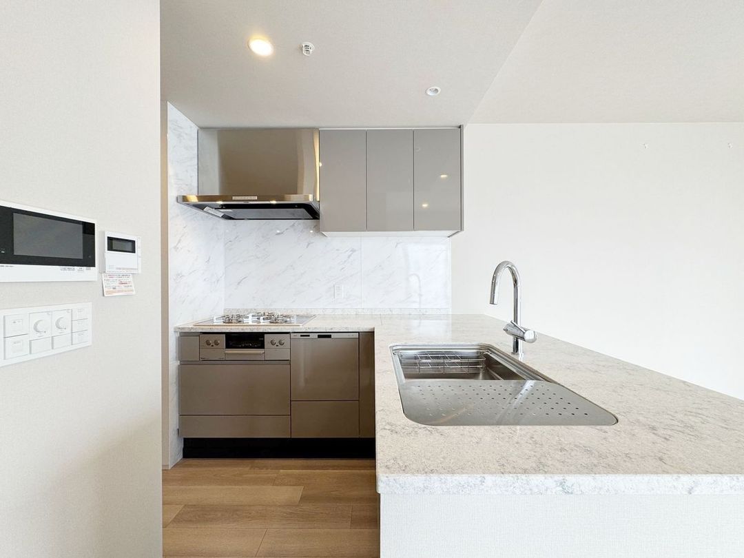 2LDK Apartment in The Fine Tower Osaka Higobashi, Nishi Ward - Thumbnail 2