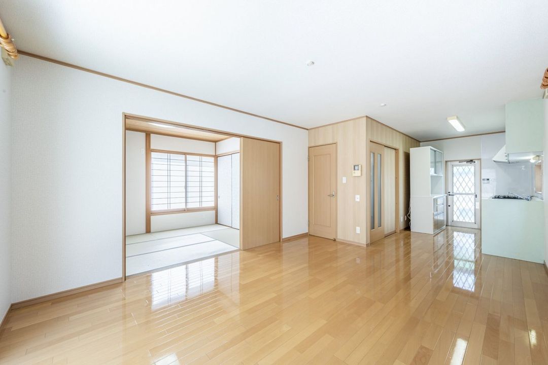 4LDK House for Sale Near Kashiwanoha Campus Station in Kashiwa, Chiba - Thumbnail 2