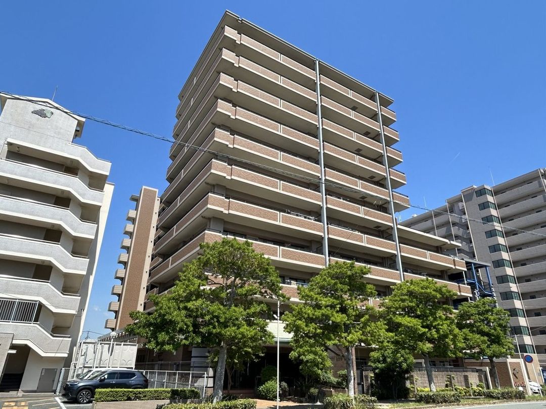 Spacious 4LDK Apartment in Fukuoka Higashi Ward with Renovation - Thumbnail 2