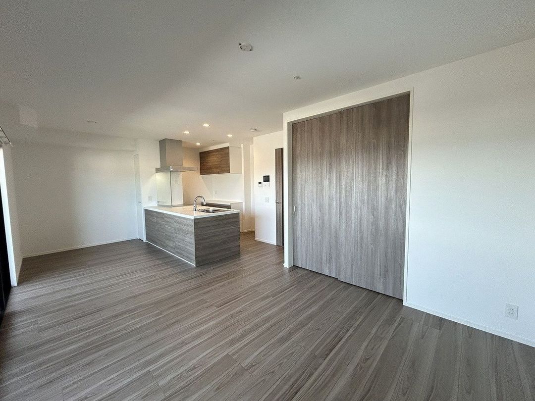 3LDK Apartment for Sale in Hakata-ku, Fukuoka - Thumbnail 2