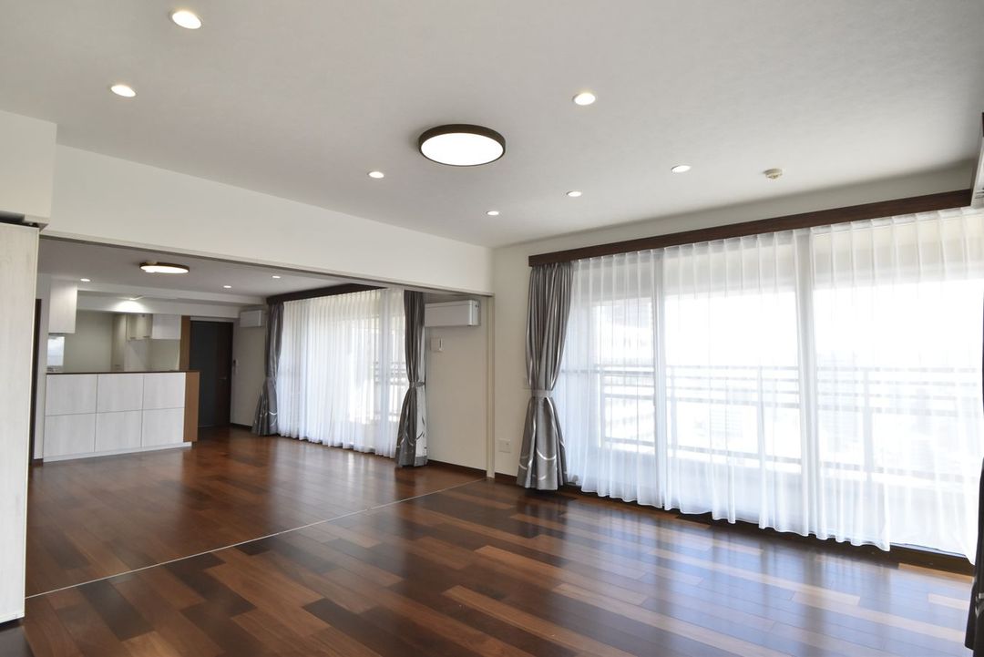 Spacious 4LDK Corner Apartment in Okayama City Center - Thumbnail 2