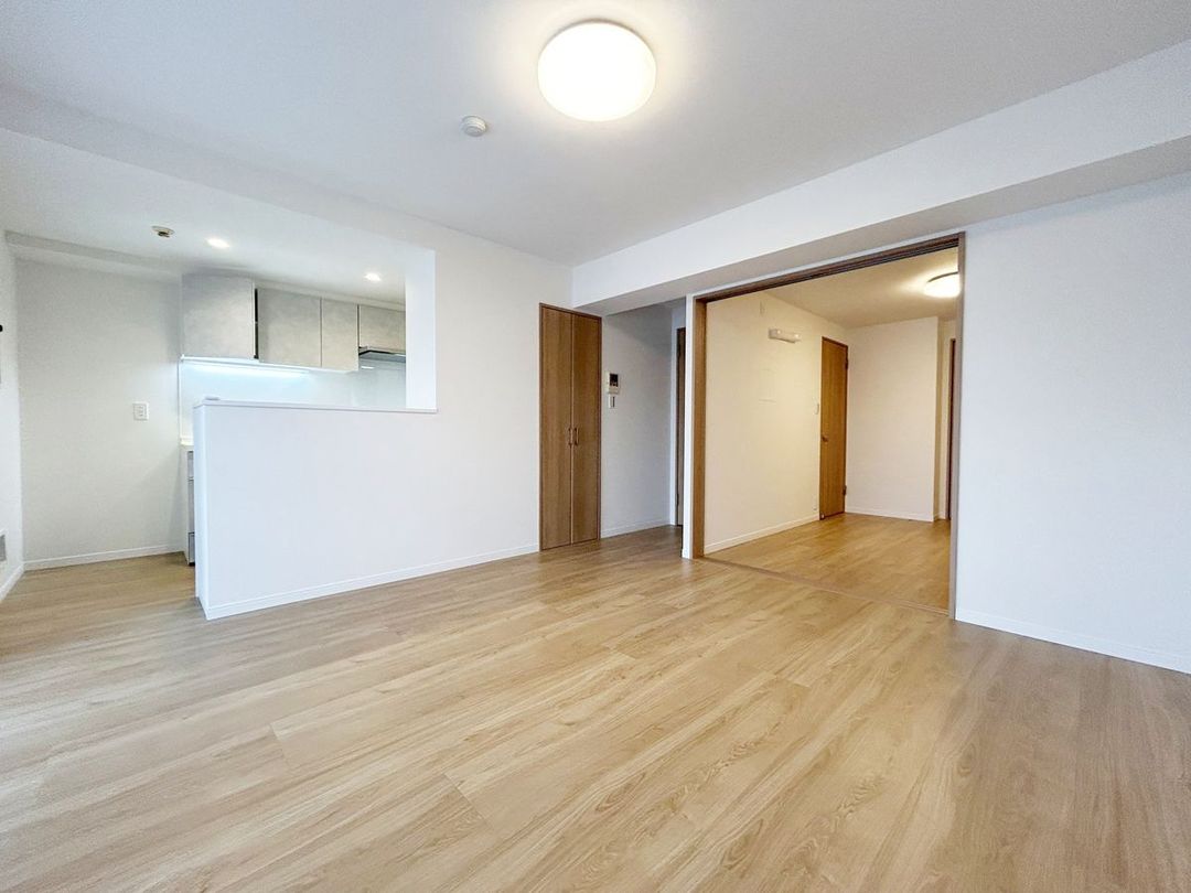 Renovated 3LDK Apartment in Itabashi, Tokyo | Top Floor Views - Thumbnail 2