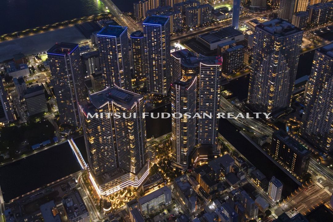 2LDK Apartment in Park Tower Kachidoki South, Tokyo - Thumbnail 2